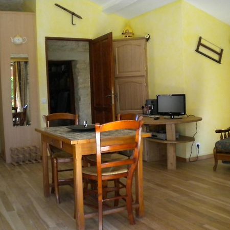 Au Col De Cygne Apartman Blanzac-les-Matha Kültér fotó