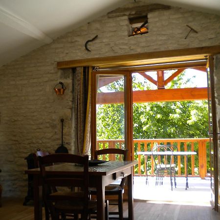 Au Col De Cygne Apartman Blanzac-les-Matha Kültér fotó
