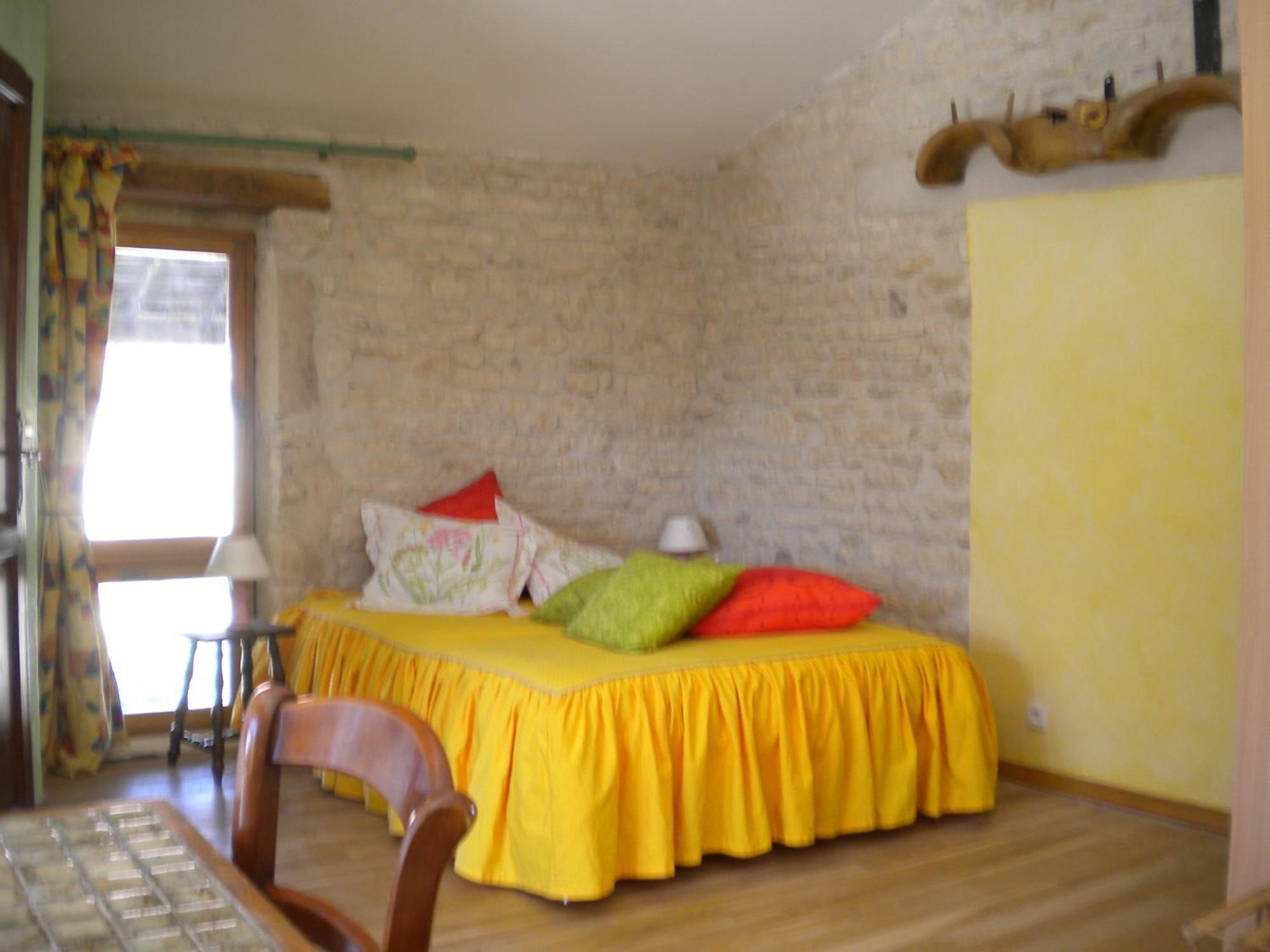 Au Col De Cygne Apartman Blanzac-les-Matha Kültér fotó
