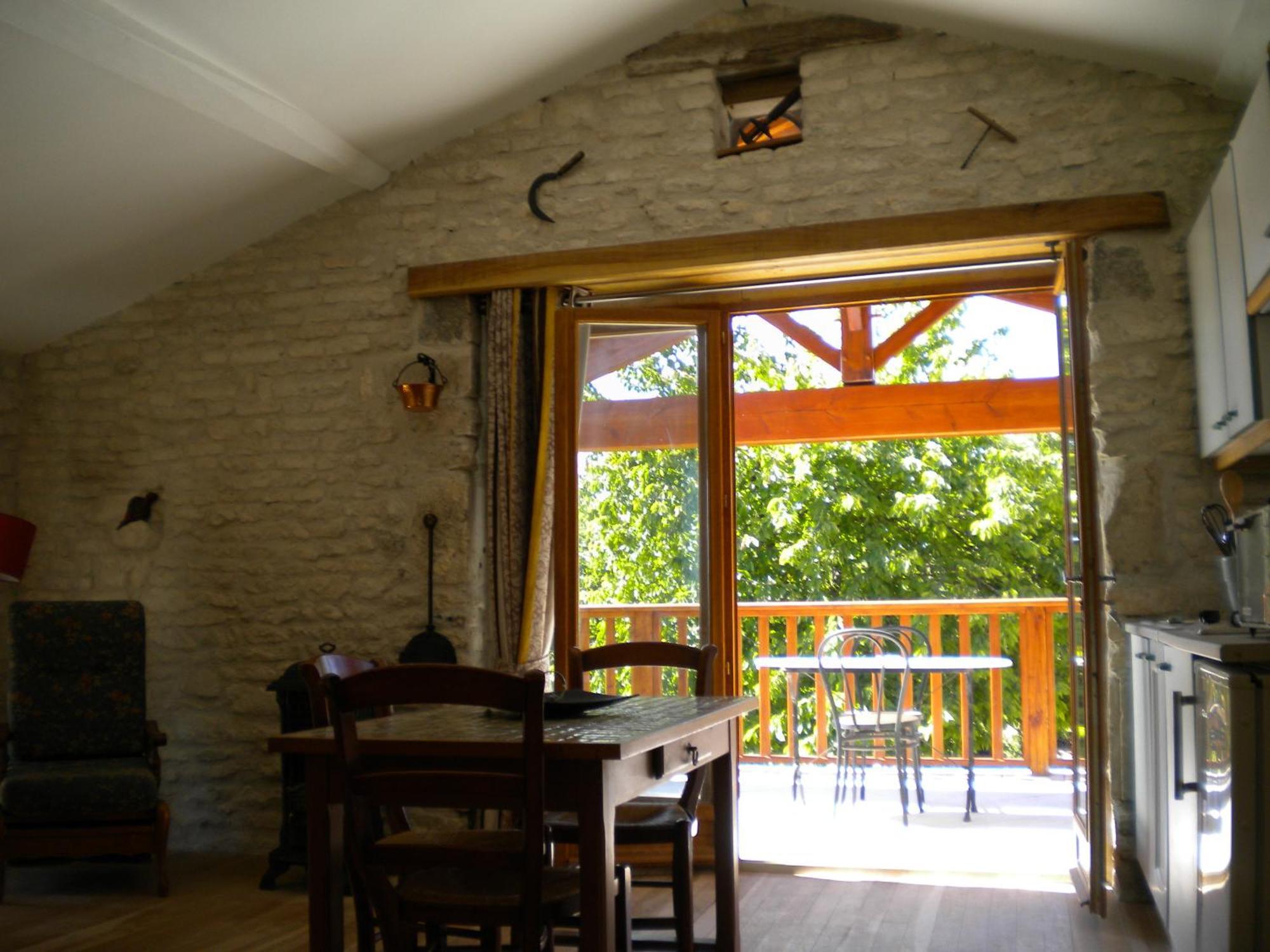 Au Col De Cygne Apartman Blanzac-les-Matha Kültér fotó