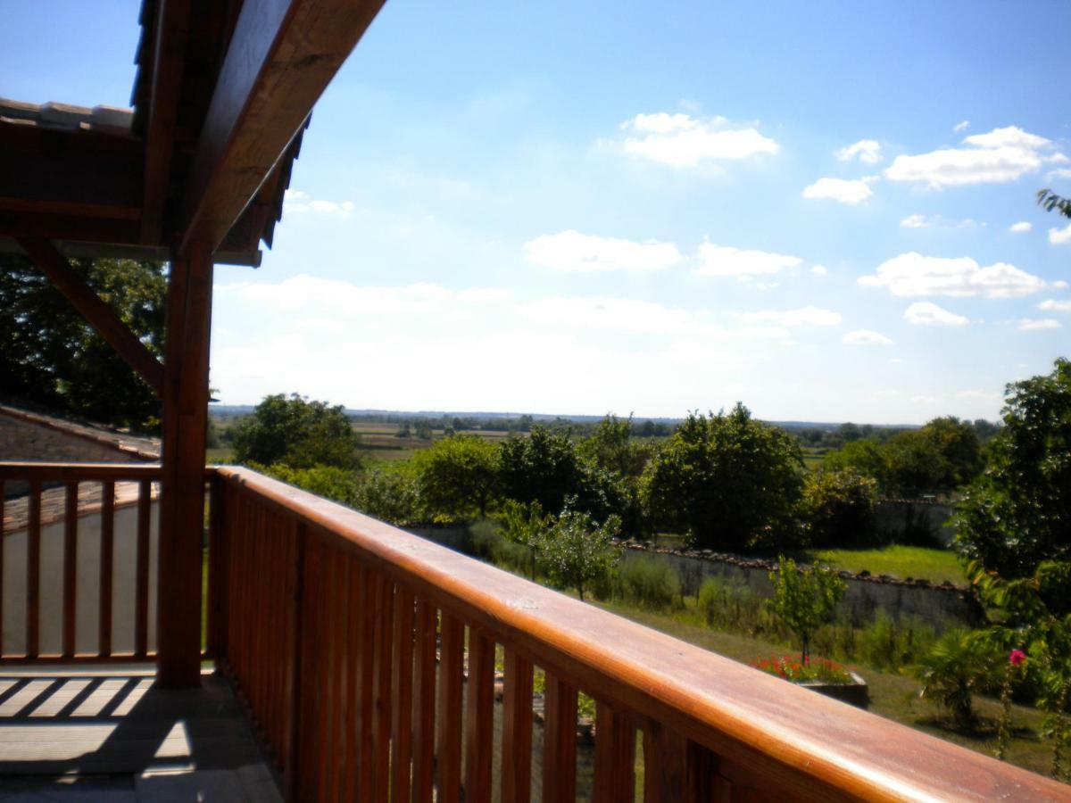 Au Col De Cygne Apartman Blanzac-les-Matha Kültér fotó