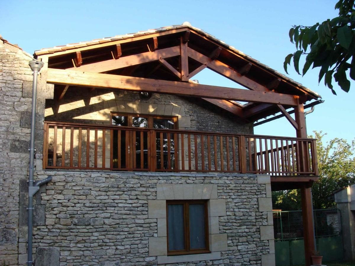 Au Col De Cygne Apartman Blanzac-les-Matha Kültér fotó